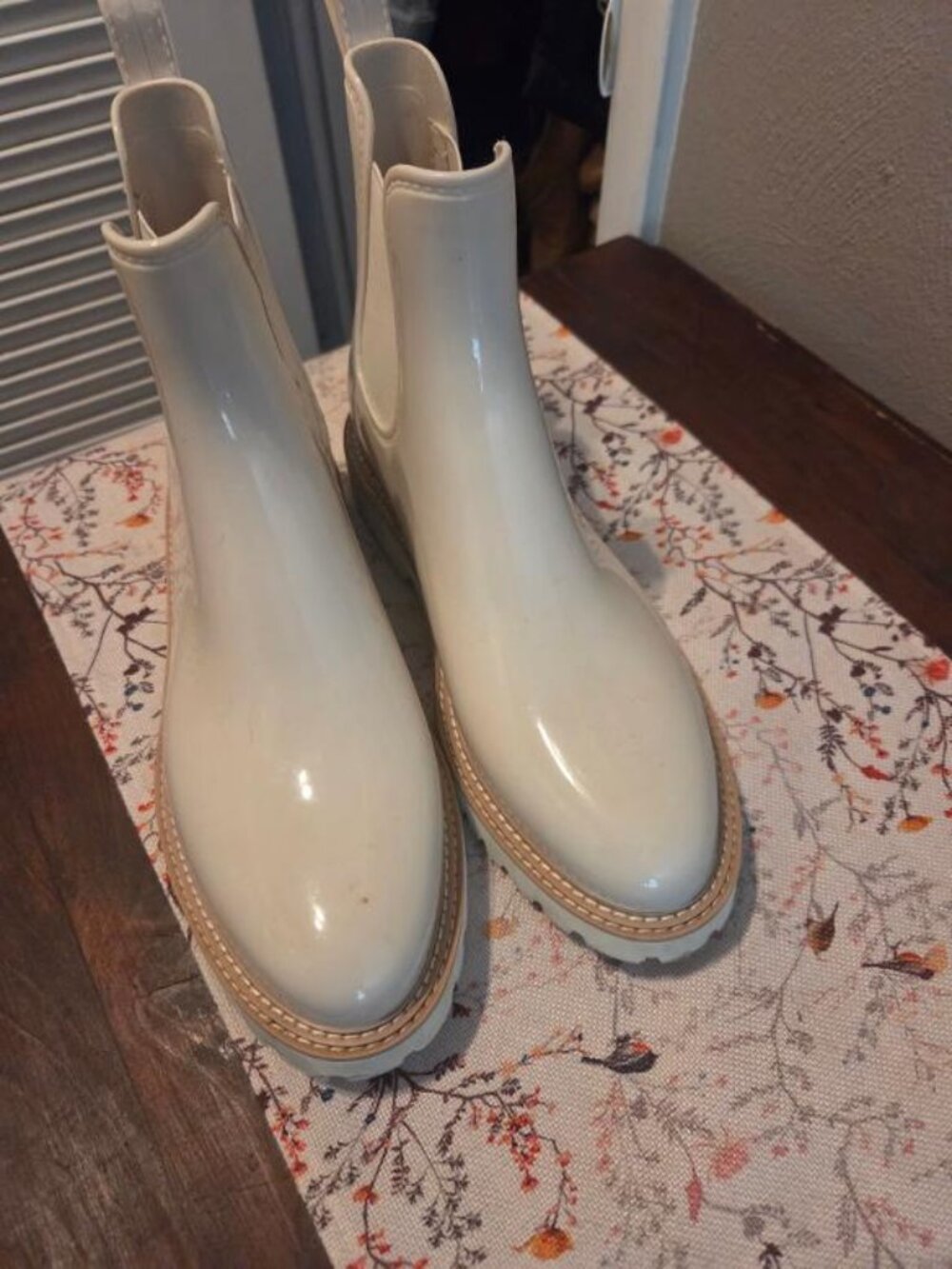 RAIN BOOTS